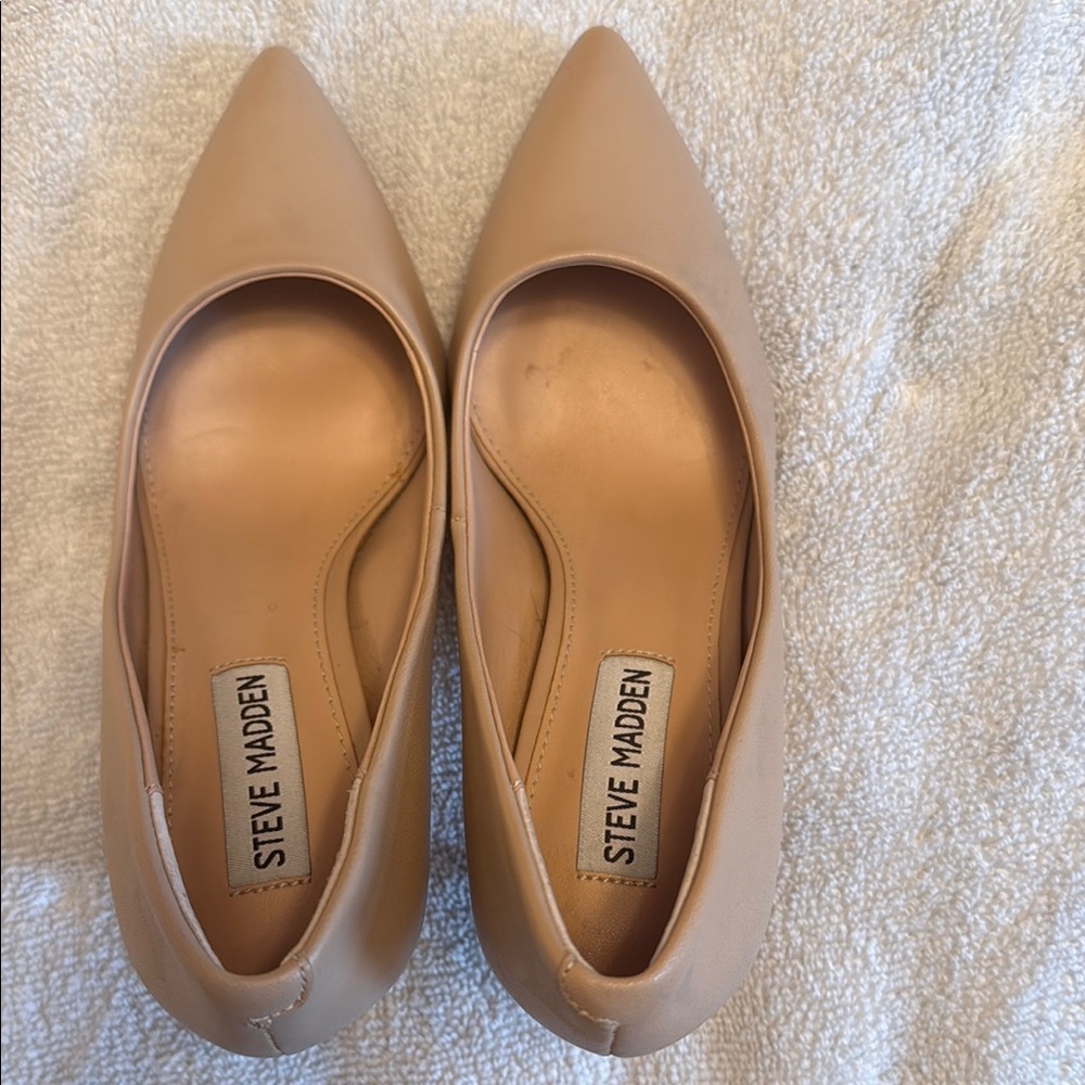 Steve Madden Tan Flats Sleek Minimalist Design